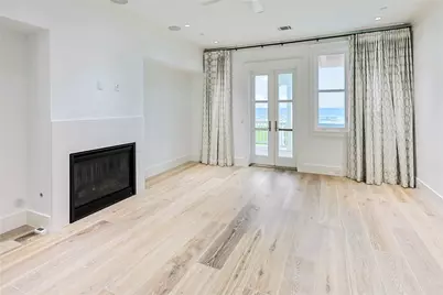 2425 E Seaside Drive, Galveston, TX 77550 - Photo 12