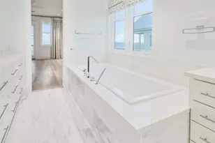 2425 E Seaside Dr, Galveston, TX 77550 - Photo 8
