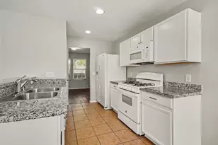 835 N Grand Plains Dr, Houston, TX 77090 - Photo 6