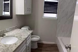 109 Mistletoe St, Lake Jackson, TX 77566 - Photo 6