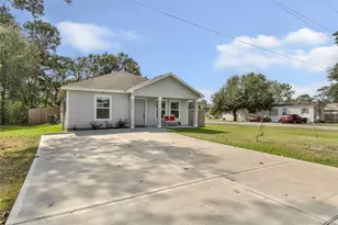 1100 Wheeler St, Anahuac, TX 77514 - Photo 1