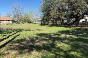 706 Grant St, Cuero, TX 77954 - Photo 1