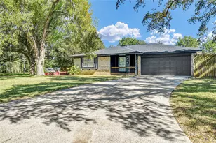 108 Crestview Dr, Hitchcock, TX 77563 - Photo 1