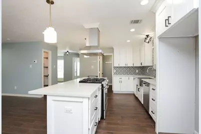 11014 Wickersham Lane, Houston, TX 77042 - Photo 12