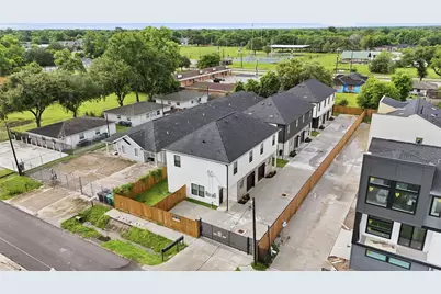 5032 Mallow St #A B, Houston, TX 77033 - Photo 22