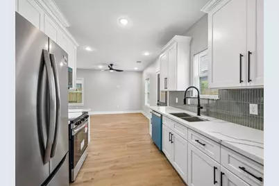 5032 Mallow St #A B, Houston, TX 77033 - Photo 8