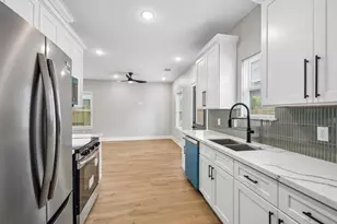 5032 Mallow St, Houston, TX 77033 - Photo 8