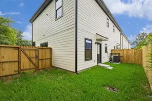 5032 Mallow St, Houston, TX 77033 - Photo 22