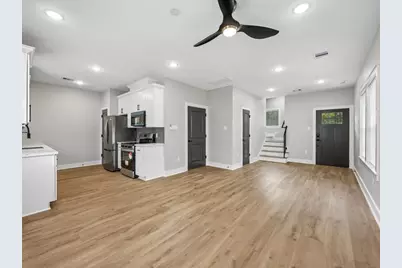 5032 Mallow St #A B, Houston, TX 77033 - Photo 4