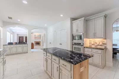 7 Stickley Court, The Woodlands, TX 77382 - Photo 14