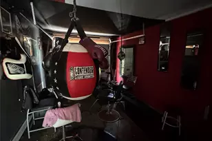 5951 Willow Glen Dr, Houston, TX 77033 - Photo 4