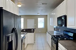 13118 Peppergate Ln, Houston, TX 77044 - Photo 2