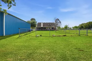 3625 County Rd 36, Angleton, TX 77515 - Photo 18