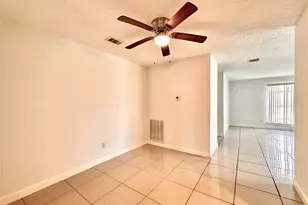 8610 Valley Meadow Dr, Houston, TX 77078 - Photo 8