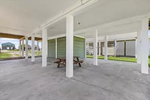 2927 Bluewater Hwy, Surfside Beach, TX 77541 - Photo 38