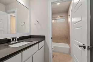 35 N Wheatleigh Dr, Tomball, TX 77375 - Photo 38