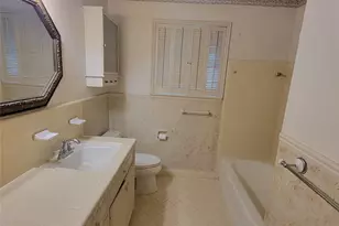 5718 Burlinghall Dr, Houston, TX 77035 - Photo 16