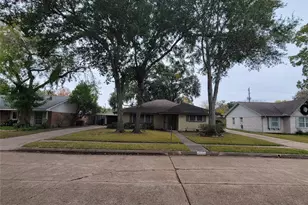 5718 Burlinghall Dr, Houston, TX 77035 - Photo 4