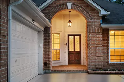 23 Lamps Glow Place, The Woodlands, TX 77382 - Photo 2