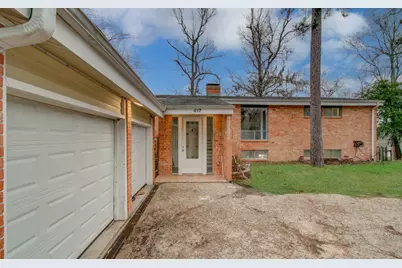 417 Brook Hollow Drive, Conroe, TX 77385 - Photo 2