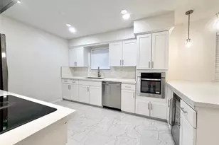 5470 Ariel St, Houston, TX 77096 - Photo 10