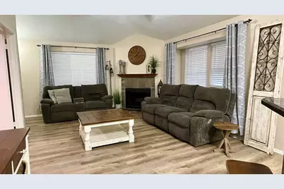 132 Cotton Drive, Lake Jackson, TX 77566 - Photo 2