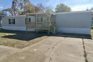 138 Dutch Lake Ct, Oyster Creek, TX 77541 - Photo 2