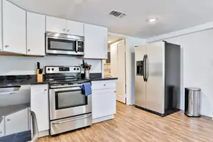 2424 38th St, Galveston, TX 77550 - Photo 16