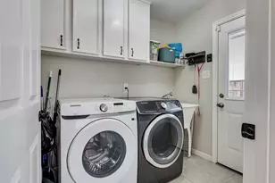 2811 Quincannon Ln, Houston, TX 77043 - Photo 10