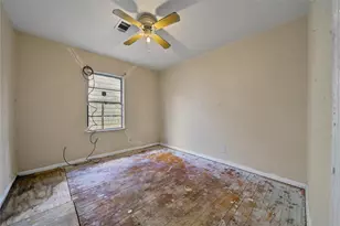 5774 Belarbor St, Houston, TX 77033 - Photo 8