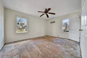 5774 Belarbor St, Houston, TX 77033 - Photo 6