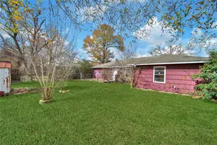 5774 Belarbor St, Houston, TX 77033 - Photo 10