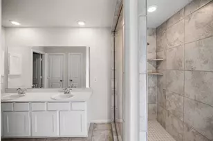 219 Club Crest Ln, Houston, TX 77009 - Photo 22