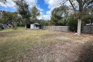 128 Harris St, Bellville, TX 77418 - Photo 22