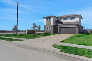 14407 Sweetwater Dr, Baytown, TX 77523 - Photo 2