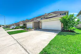 4502 Park Trail Ln, Pasadena, TX 77505 - Photo 2