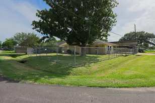 4702 Geraldine St, Seabrook, TX 77586 - Photo 2