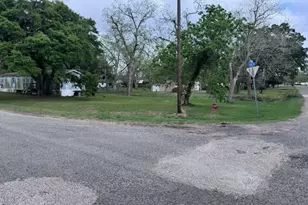 802 Foy St, Sweeny, TX 77480 - Photo 2