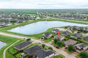 2207 Manchester Crossing Dr, Fresno, TX 77545 - Photo 1