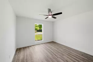 10406 Broadstairs St, Houston, TX 77013 - Photo 8