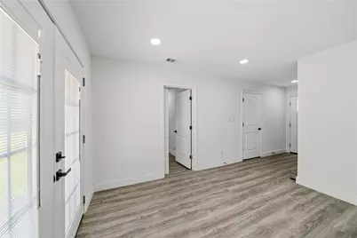 10406 Broadstairs Street, Houston, TX 77013 - Photo 14