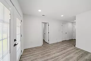 10406 Broadstairs St, Houston, TX 77013 - Photo 14