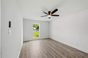 10406 Broadstairs St, Houston, TX 77013 - Photo 6