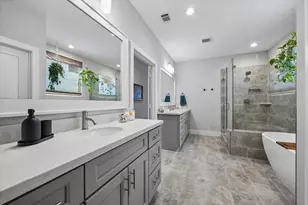 2704 Baldwin St, Houston, TX 77006 - Photo 12