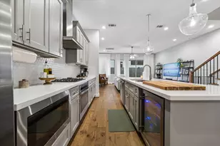 2704 Baldwin St, Houston, TX 77006 - Photo 4