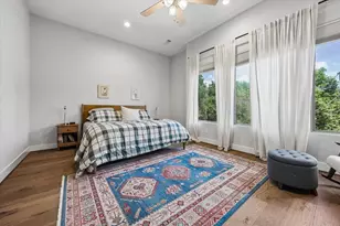 2704 Baldwin St, Houston, TX 77006 - Photo 10