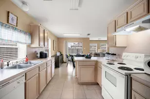 16602 Lazy Ridge Rd, Houston, TX 77053 - Photo 8