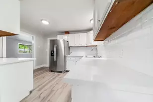 207 W Saunders St, League City, TX 77573 - Photo 22