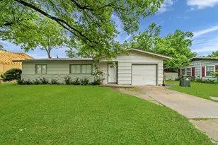 207 W Saunders St, League City, TX 77573 - Photo 2