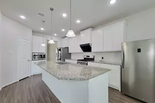 2470 Diamond D Dr, Beaumont, TX 77713 - Photo 10